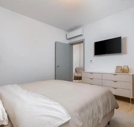 Lux Liburni - New Pula